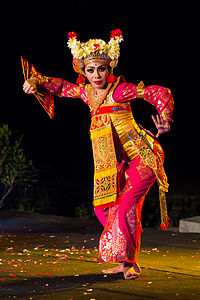 Legong Bapang Saba dancer